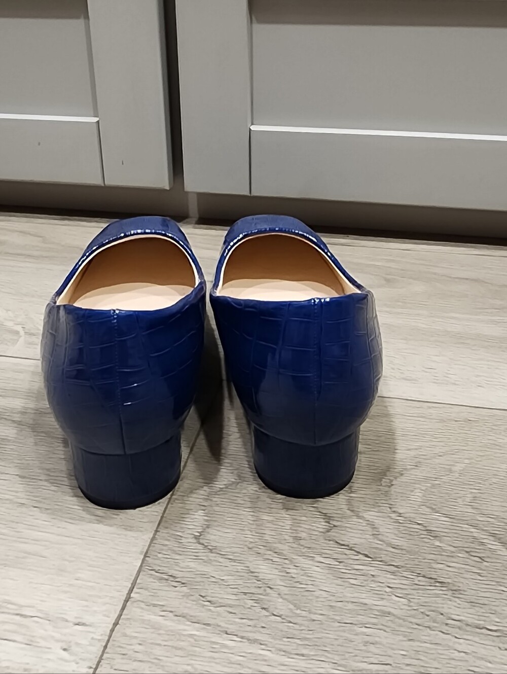 NEW Classic Blue Patent Low Heel Women's Pumps - Picture 7 of 9